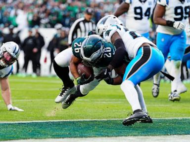 Saquon Barkley sets franchise rushing record in Eagles' 9th straight win, 22-16 over Panthers