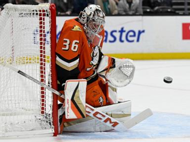 Ducks end four-game skid with 4-2 victory over Blue Jackets in John Gibson's return