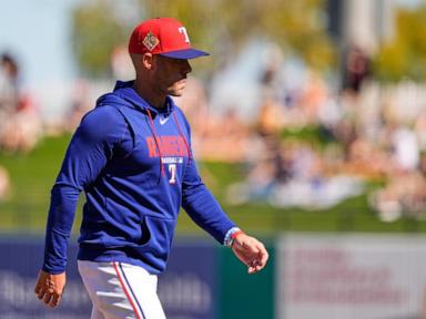 Rangers rookie pitcher finds out he made the team during a mound visit from manager