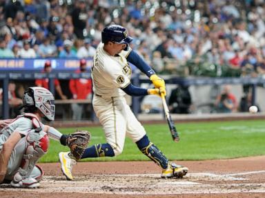 Jake Bauers hits game-ending single to lift NL Central-clinching Brewers to 2-1 win over Phillies