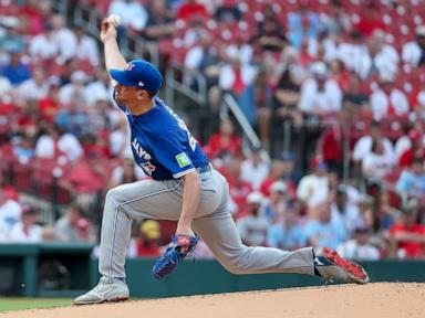 Giménez and Kirk homer to lead Blue Jays past Cardinals, 10-9