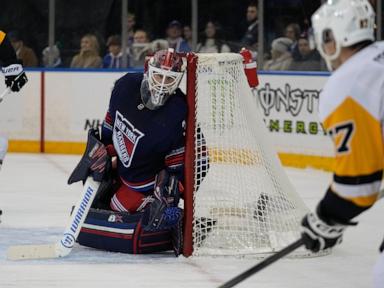 Smith scores go-ahead goal, Panarin nets 2 as Rangers beat Penguins 4-2