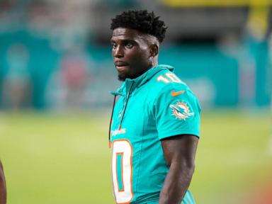 Tyreek Hill briefly detained for traffic violation ahead of Dolphins' season opener