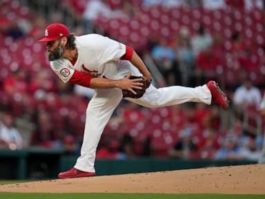 Paul Goldschmidt drives in tiebreaking run in 8th as the Cardinals beat the Reds 2-1