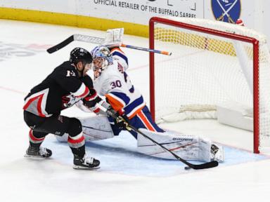 Bo Horvat scores as the Islanders top the Sabres 4-3