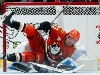 Leo Carlsson scores in OT, and the Ducks beat Utah 5-4 for their 9th straight home opener victory