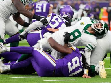 Jets' Rodgers leaves London 'banged up' with a sprained ankle and a tough loss to Vikings