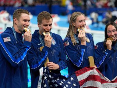 US swimmer Alex Walsh loses a bronze because of a DQ, less than an hour before her sister won a gold