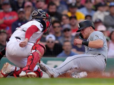 White Sox score 5 runs in the 9th and avoid a series sweep with 7-2 comeback win over the Red Sox