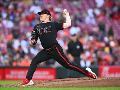 Lowe's two-run walk-off HR lifts Reds to wild 9-8 win over Tigers