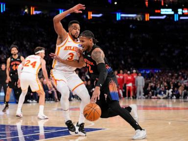 CJ McCollum leads a late rally as the Hawks stun the Knicks 107-106 to tie their series at 1-1