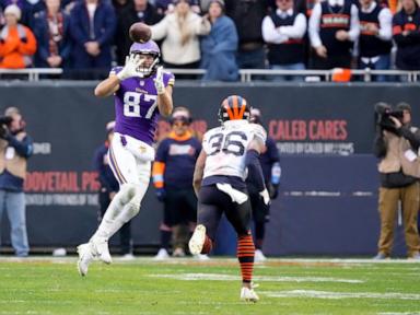 Sam Darnold leads game-winning drive in OT and Vikings beat Bears 30-27 after blowing late lead