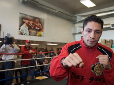 Israel Vázquez, the three-time world boxing champion from Mexico, dies at 46