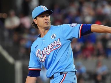 Smith drives in 4 runs, deGrom works 6 solid innings as Rangers beat Cardinals 8-1