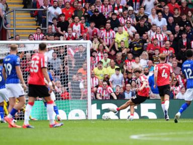 Diaz strikes twice and Liverpool tops the Premier League while Newcastle loses at Fulham