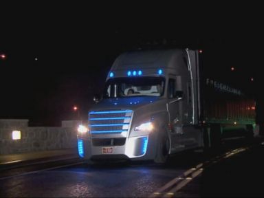 Daimler Unveils Self-Driving Truck