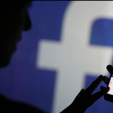 VIDEO: Facebook bug temporarily unblocked former friends