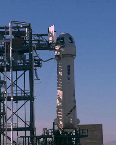 Blue Origin Space Launch đã kết thúc thành công với việc phóng tàu vũ trụ mới nhất lên đến độ cao 100 km. Trong trận khai hỏa này, tỷ phú Jeff Bezos đã tỏa sáng như một chiếc sao sáng trên bầu trời đêm. Hãy xem hình ảnh để chiêm ngưỡng sự hiện hữu của con người trên không gian rộng lớn.