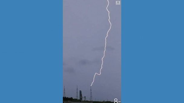 Video Lightning strikes near launch pad at Kennedy Space Center - ABC News