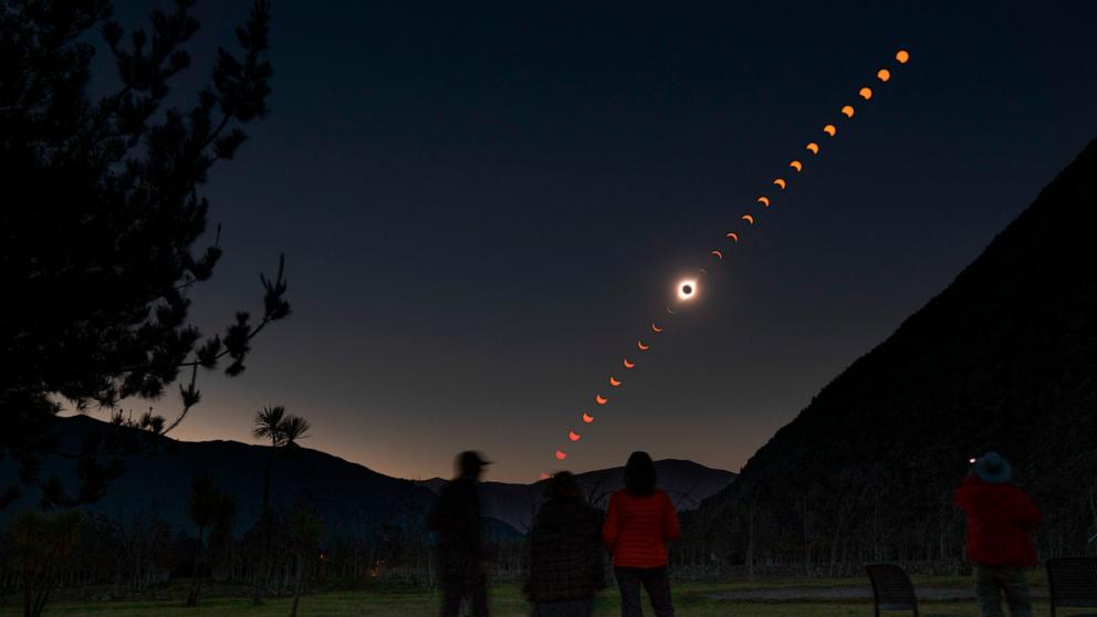 Cómo fotografiar el eclipse solar del 8 de abril con tu cámara o smartphone