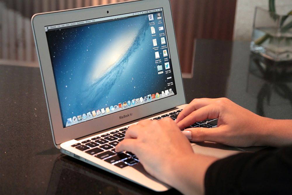 PHOTO: 11-inch MacBook Air 