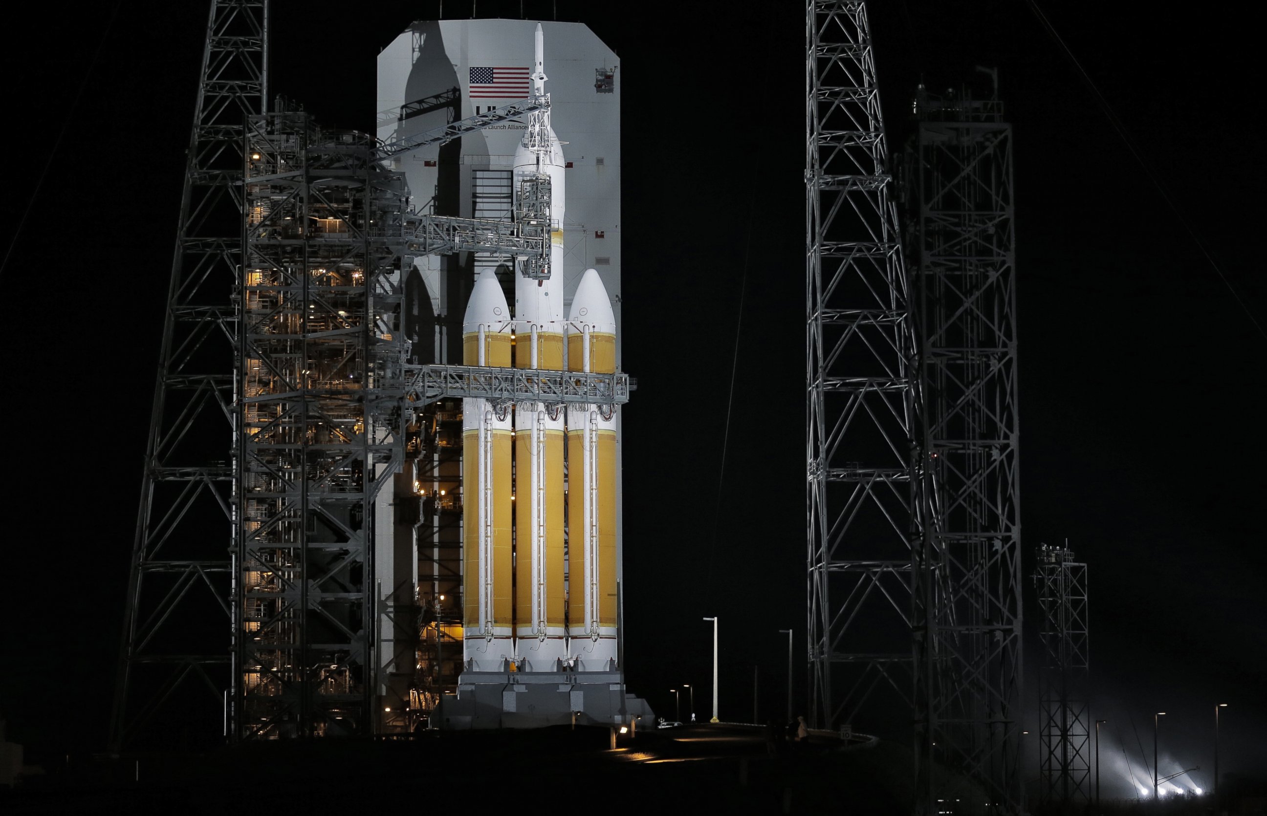 PHOTO: The service structure is rolled away from NASA's Orion spaceship, Dec. 4, 2014, in Cape Canaveral, Fla.