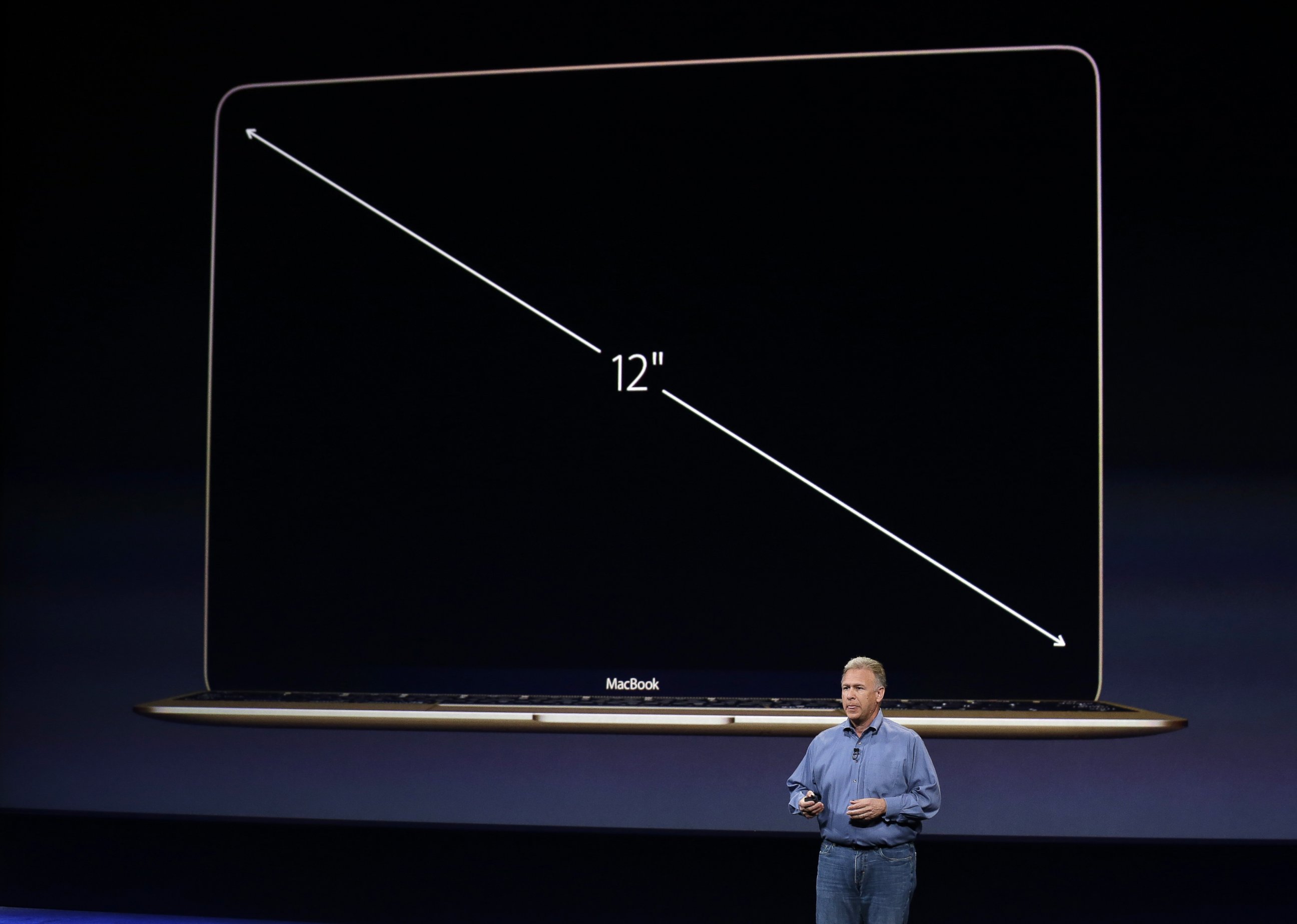 PHOTO: Phil Schiller talks about the screen of the new Apple MacBook