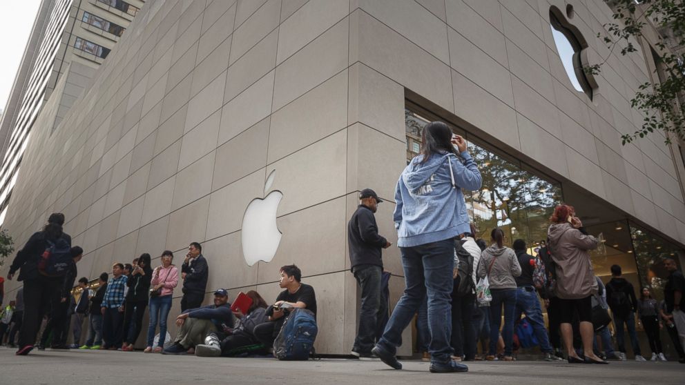 Customers wait in line at the Apple store to buy the new iPhone 6s on September 25, 2015 in Chicago, Illinois.