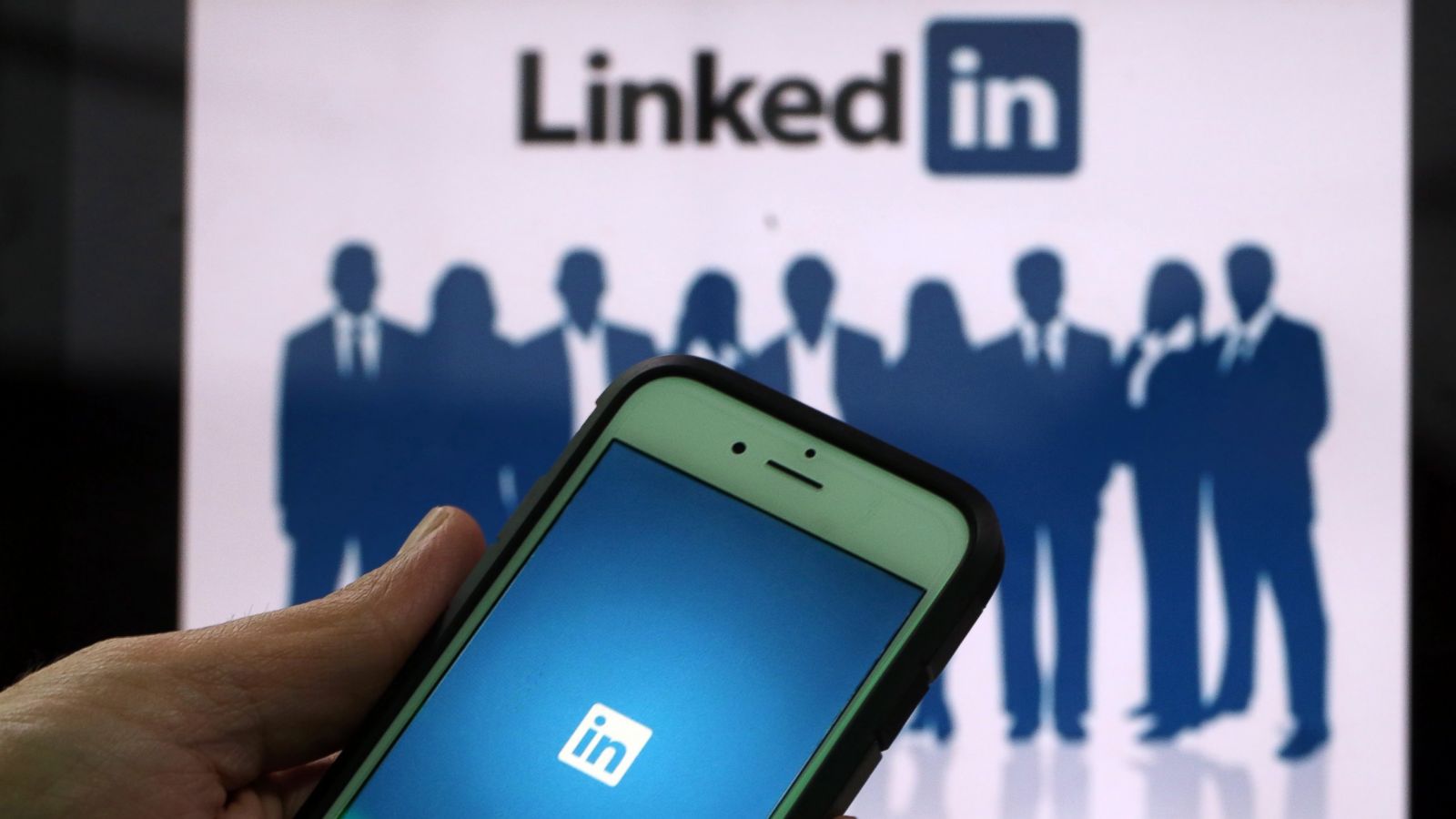 Hacker Selling 117 million LinkedIn Login Credentials