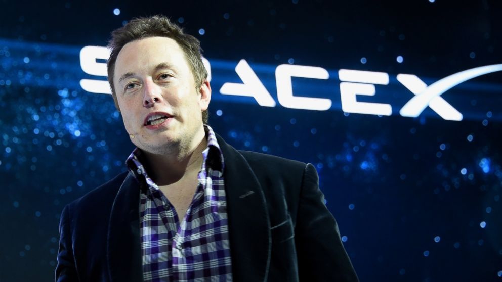 SpaceX CEO Elon Musk unveils SpaceX's new seven-seat Dragon V2 spacecraft in Hawthorne, Calif., May 29, 2014.