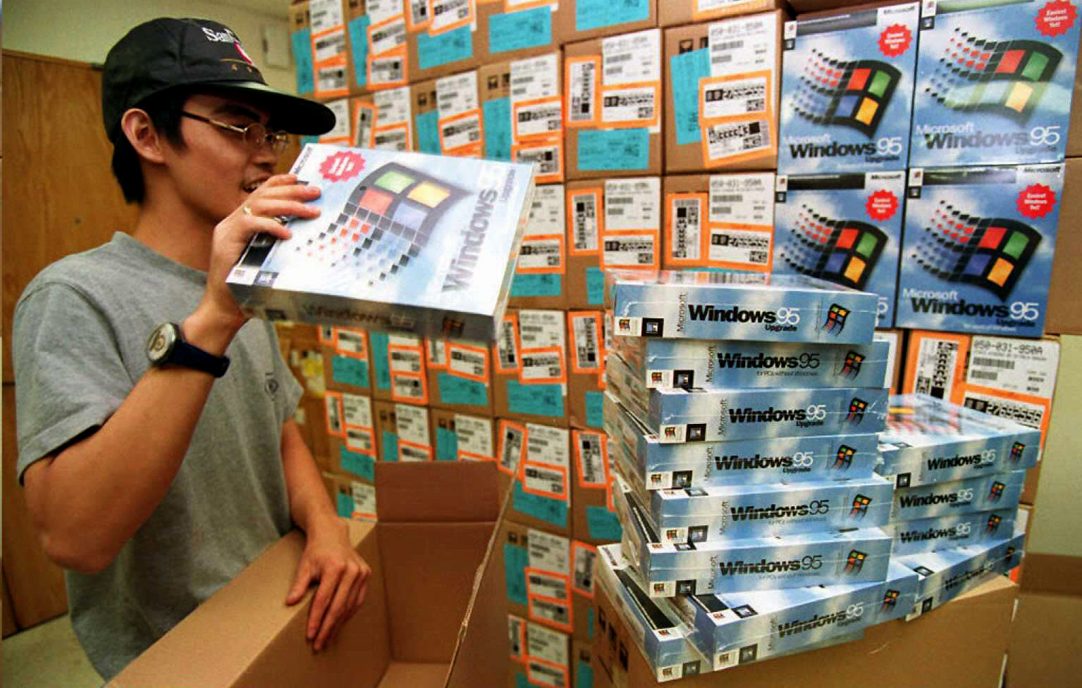 PHOTO: A computer wholesale distributor piles up the newly arrived Window 95 software, Aug. 23, 1995.