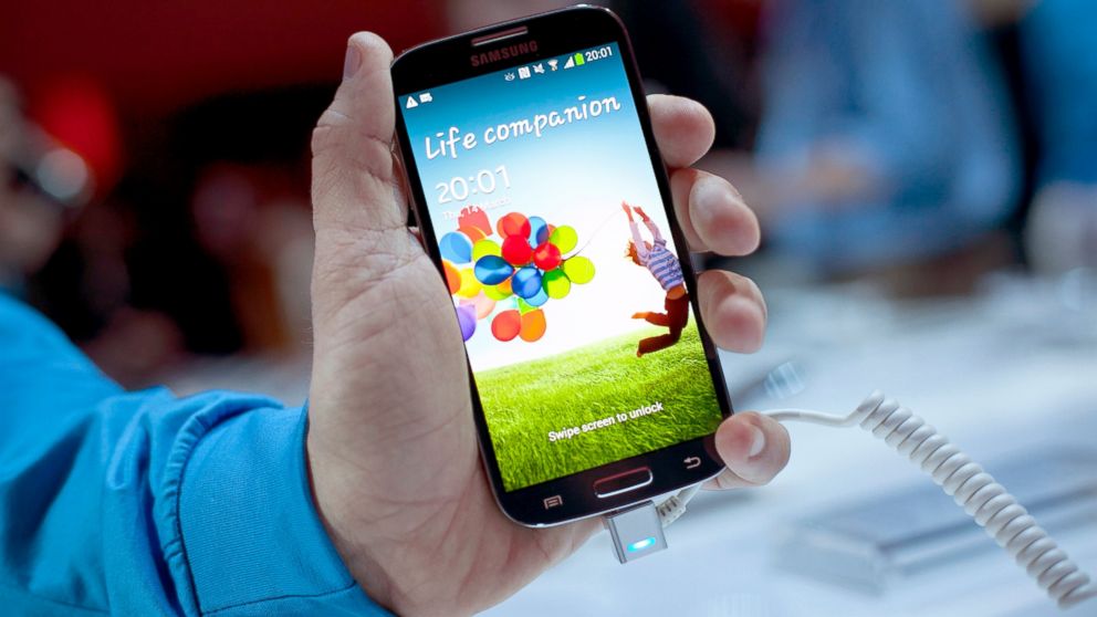 A Samsung employee displays the Samsung Galaxy S IV for a photo, March 14, 2013, in New York City.