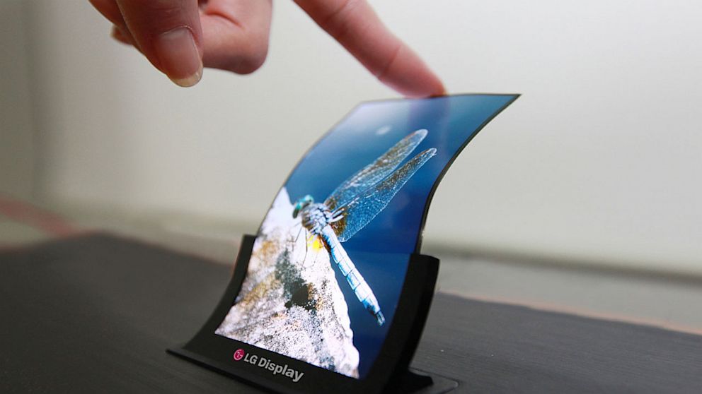 PHOTO: LG has started to mass produce of the world's first flexible OLED panel for smartphones.