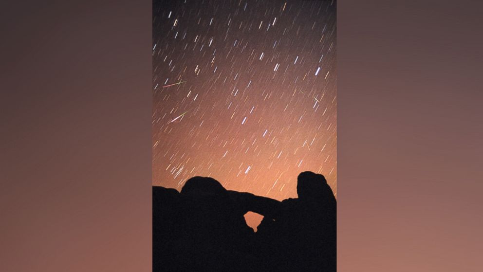 PHOTO: The Leonids meteor shower will peak at midnight across the continental U.S.