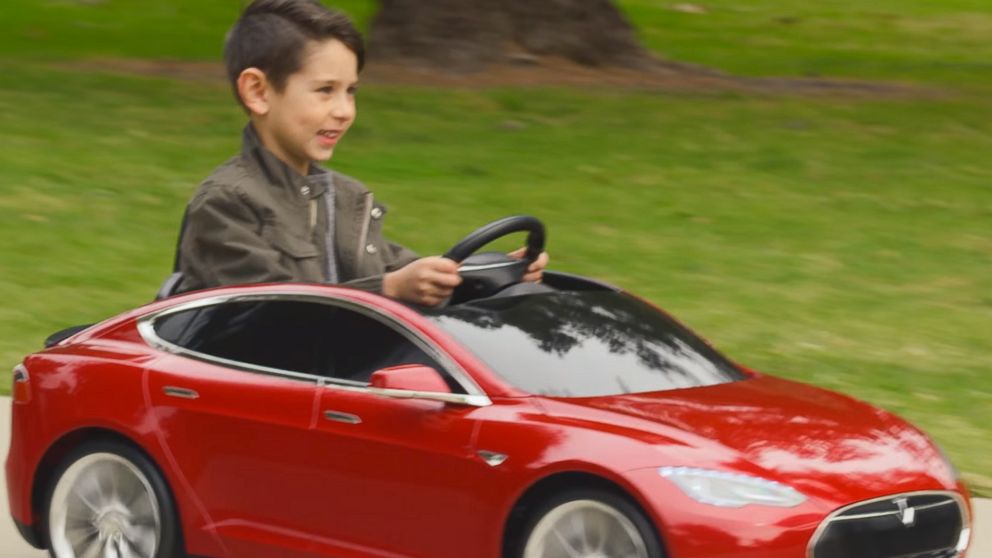 Radio Flyer has created a miniature Tesla Model S for kids.
