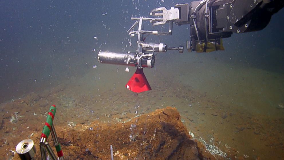 underwater volcano not erupting