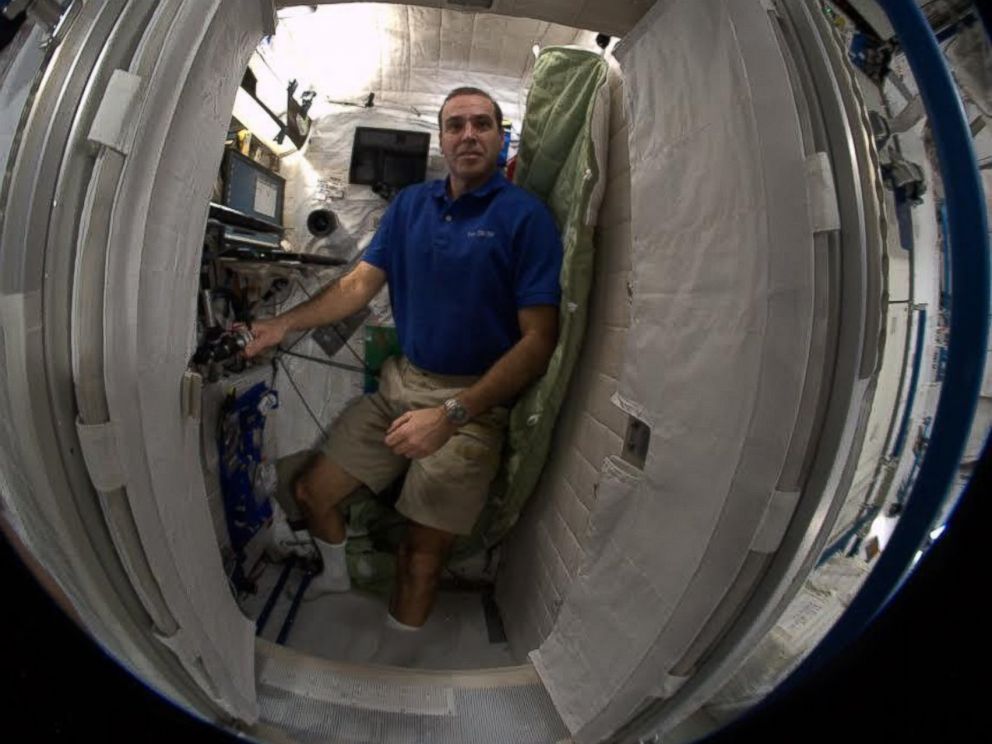 Life Inside The Space Station See Photos Of The Iss Abc News