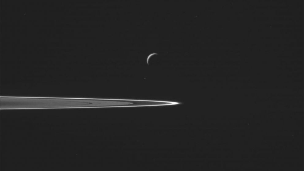 Cassini Flyby Reveals What Saturn S Geyser Moon Enceladus Looks Like Up Close Abc News