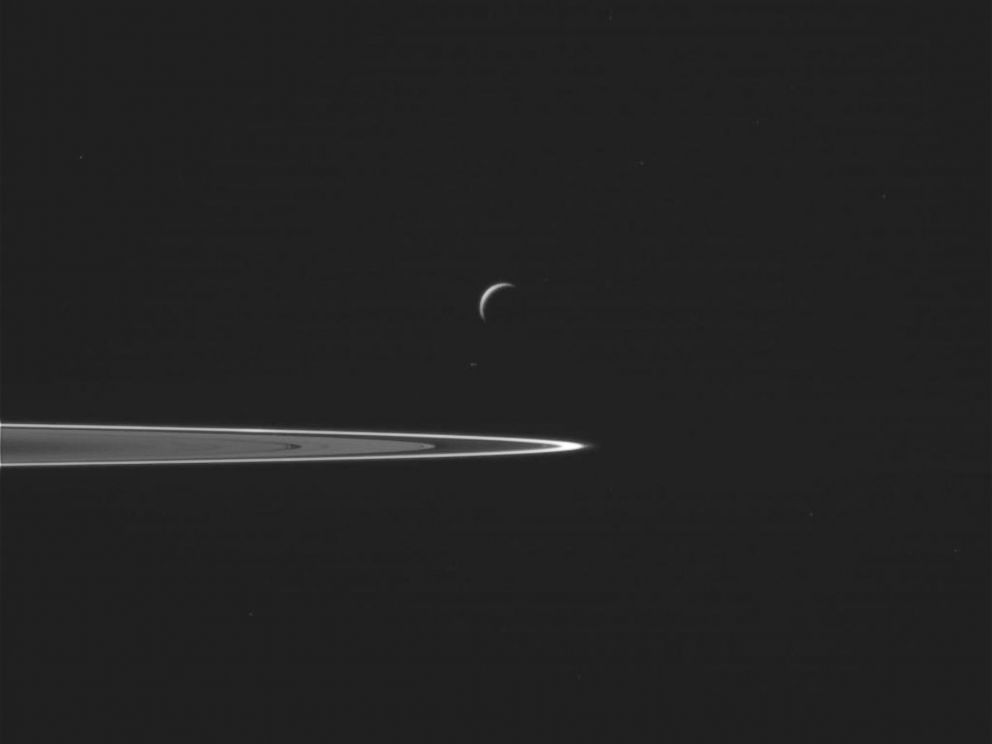 Cassini Flyby Reveals What Saturn's 'Geyser Moon' Enceladus Looks Like ...