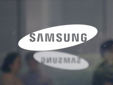 Samsung, like Apple, feels sting of slowing global growth