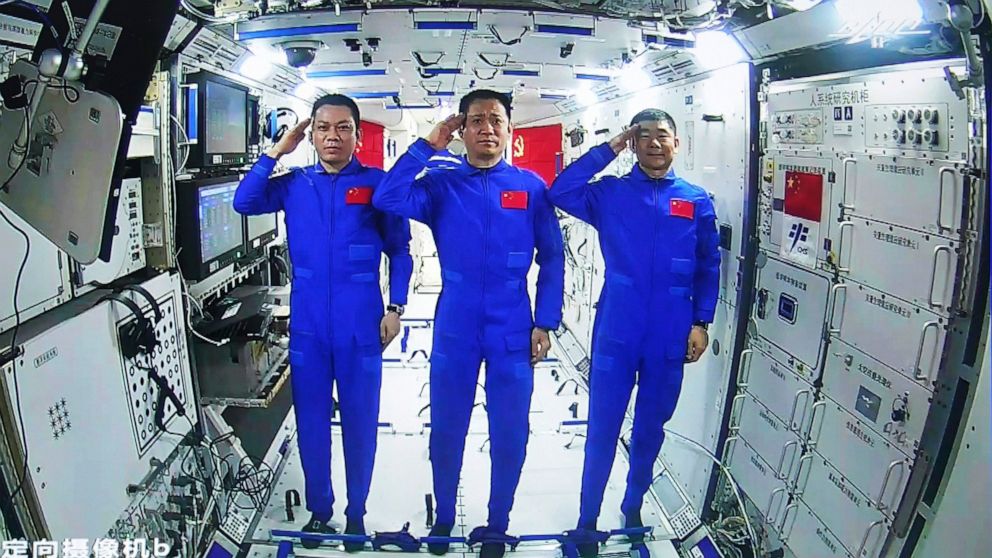 congratulates Chinese astronauts