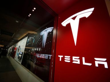 Teslas with Autopilot a step closer to recall after wrecks thumbnail