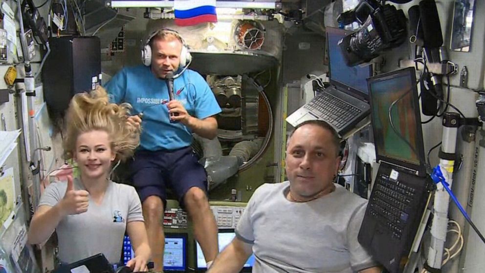 Russian filmmakers head for Earth from space station