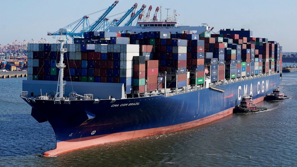 Industry group backs global carbon price for large ships