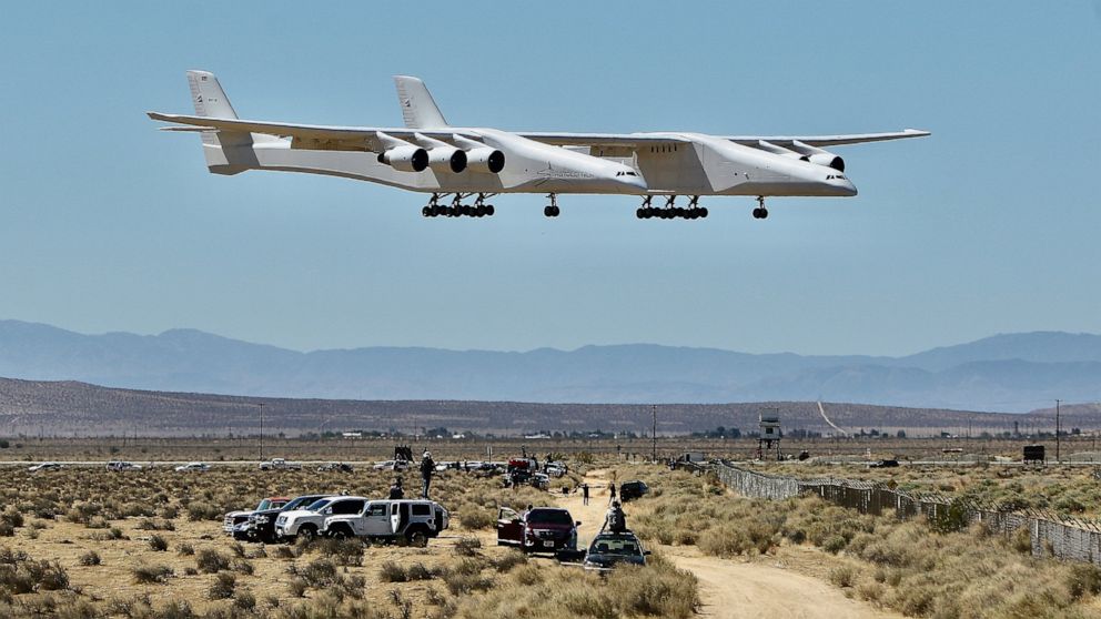 Gigantic Stratolaunch aircraft makes 2nd test flight