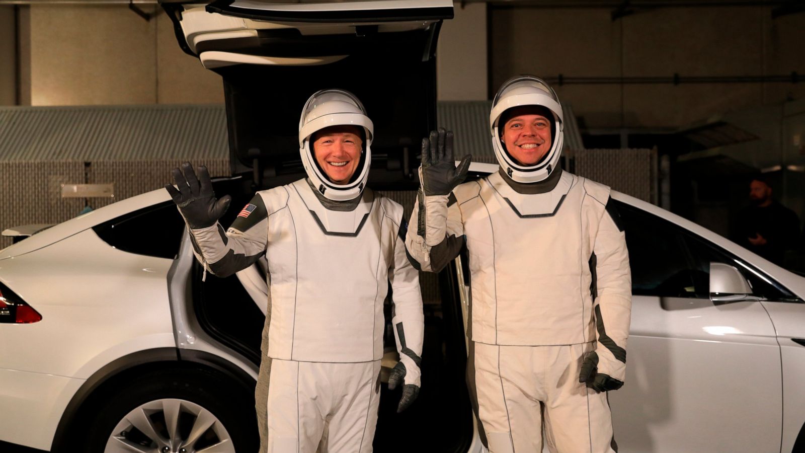 No Astrovans For Spacex Crews Riding To Rockets In Teslas Abc News