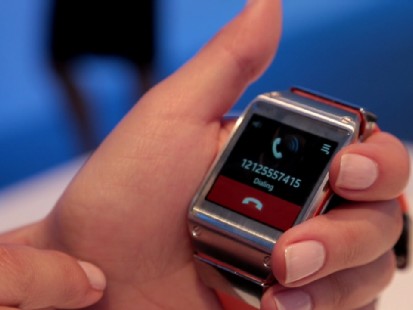 VIDEO: Samsungs new smartwatch lets you make calls and get alerts right on your wrist.