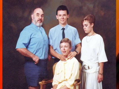 VIDEO: New website, AwkwardFamilyPhotos.com, showcases embarrassing family photos.