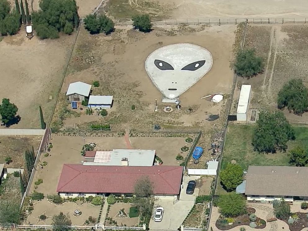 PHOTO: Larry Decker, 77, said he and his family created a 60-by-90 alien face out of rocks in his backyard in Romoland, California, in the hopes of inviting aliens to his home.
