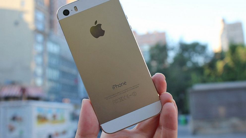 PHOTO: Gold iPhone 5s